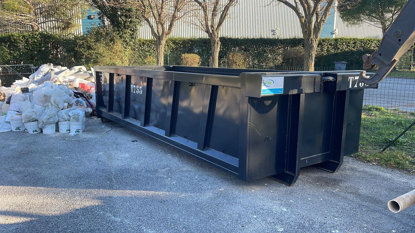 Benne à gravats 20 m³ : prix et location pour gros chantiers de démolition